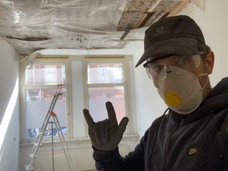 Bram with a face mask in his dusty home